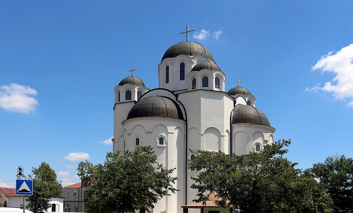 Церковь Кирилла и Мефодия, Нови-Сад (АК Воеводина, Южно-Бачский округ, Сербия). фасады