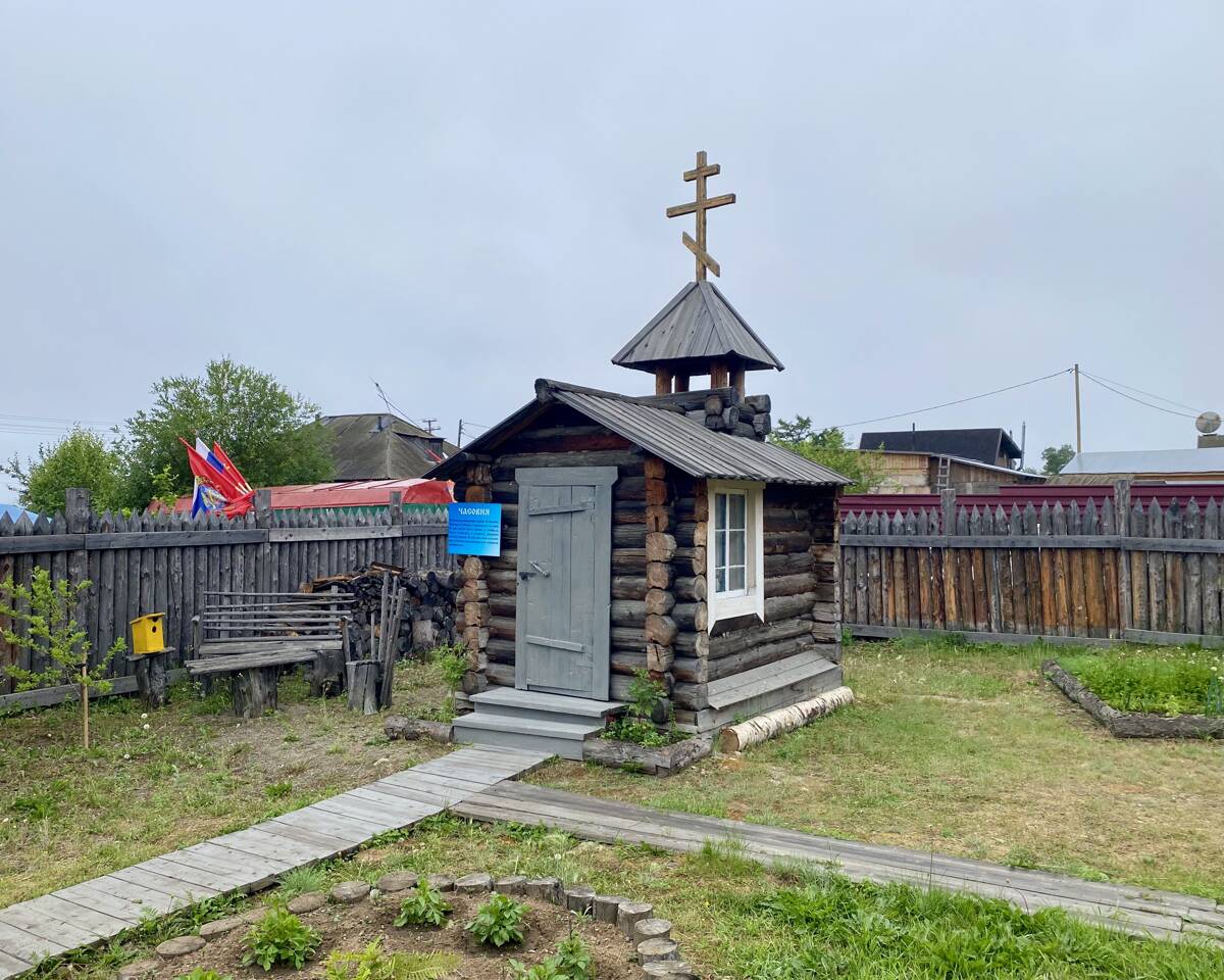 Неизвестная часовня, Нижнеангарск (Северобайкальский район, Республика Бурятия). фасады, Вид с центра комплекса 