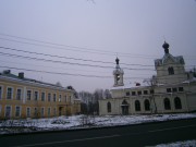Церковь Спиридона Тримифунтского в Ораниенбауме (новая), Вид с севера. Слева здание матросского клуба, где действует временный храм<br>, Санкт-Петербург, Санкт-Петербург, Петродворцовый район, г. Санкт-Петербург