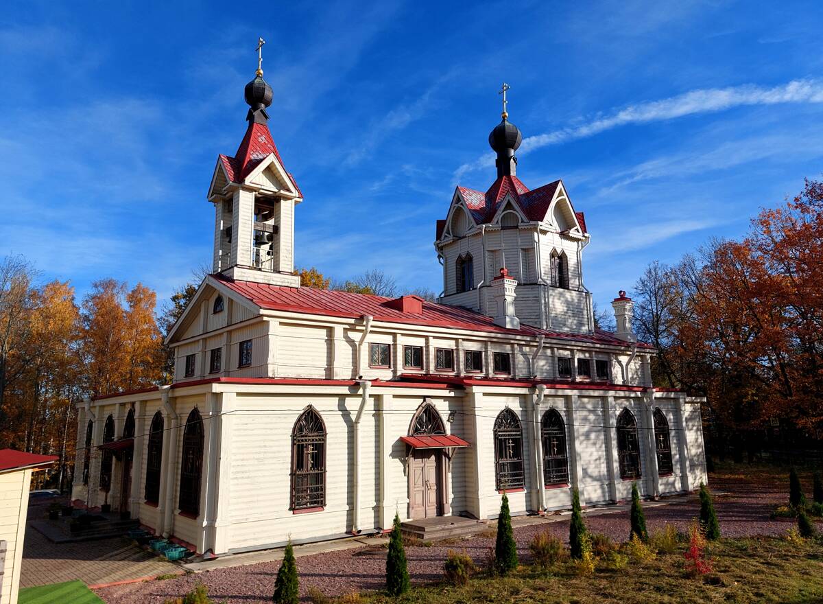 Церковь Спиридона Тримифунтского в Ораниенбауме (новая), Ломоносов (Санкт-Петербург, Петродворцовый район, г. Санкт-Петербург). фасады