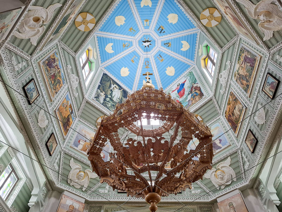 Церковь Спиридона Тримифунтского в Ораниенбауме (новая), Ломоносов (Санкт-Петербург, Петродворцовый район, г. Санкт-Петербург). интерьер и убранство