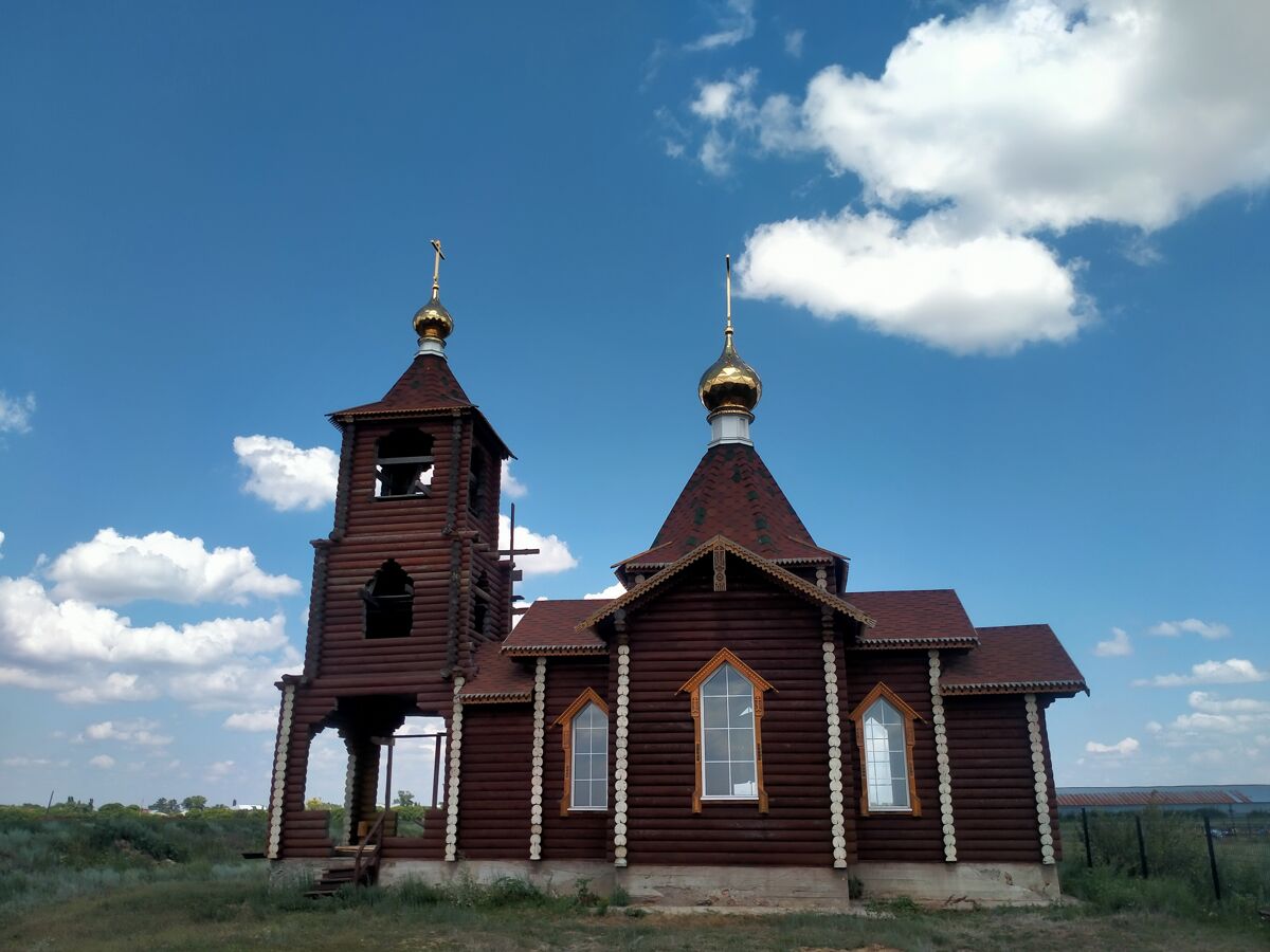 Церковь Николая Чудотворца, Калинин (Ташлинский район, Оренбургская область). общий вид в ландшафте