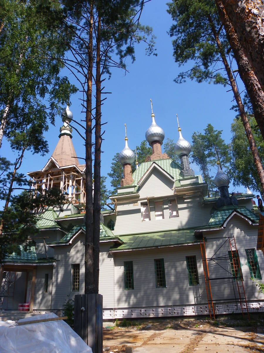 Церковь Сошествия Святого Духа в Комарове (новая), Комарово (Санкт-Петербург, Курортный район, г. Санкт-Петербург). фасады
