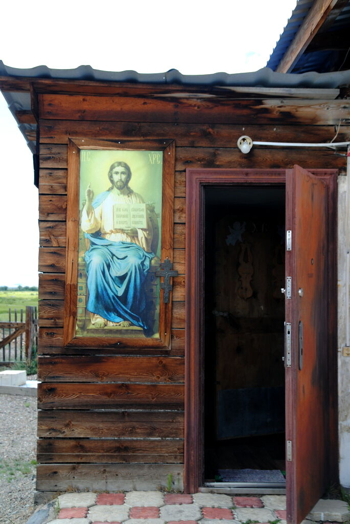 Церковь Петра и Павла, Кош-Агач (Кош-Агачский район, Республика Алтай). архитектурные детали, Вход в церковь