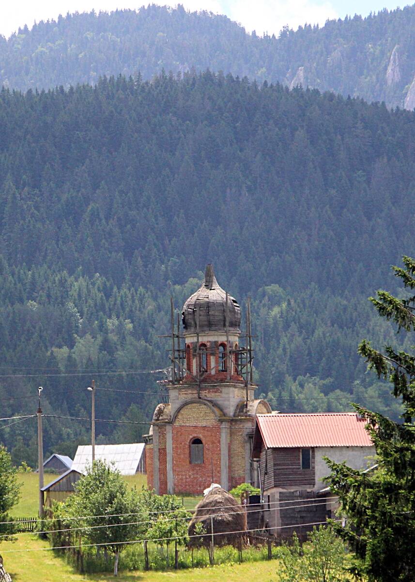 Церковь Серафима Саровского, Мокро (Босния и Герцеговина, Прочие страны). фасады