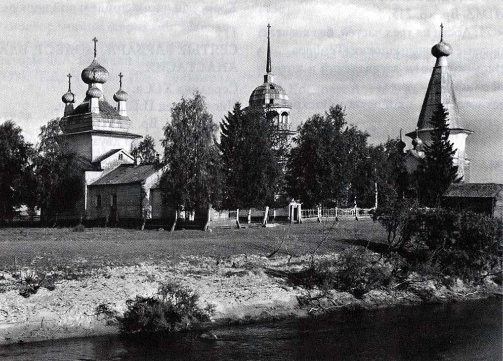 Храмовый комплекс Верхне-Мудьюжского погоста, Верховье (Верхняя Мудьюга, Митинская, Ряхковская) (Онежский район, Архангельская область). архивная фотография, Фото около 1958 г. Научный архив ГАУ НПЦ по охране памятников истории и культуры (г. Архангельск), В-102. Источник https://onegaonline.ru/