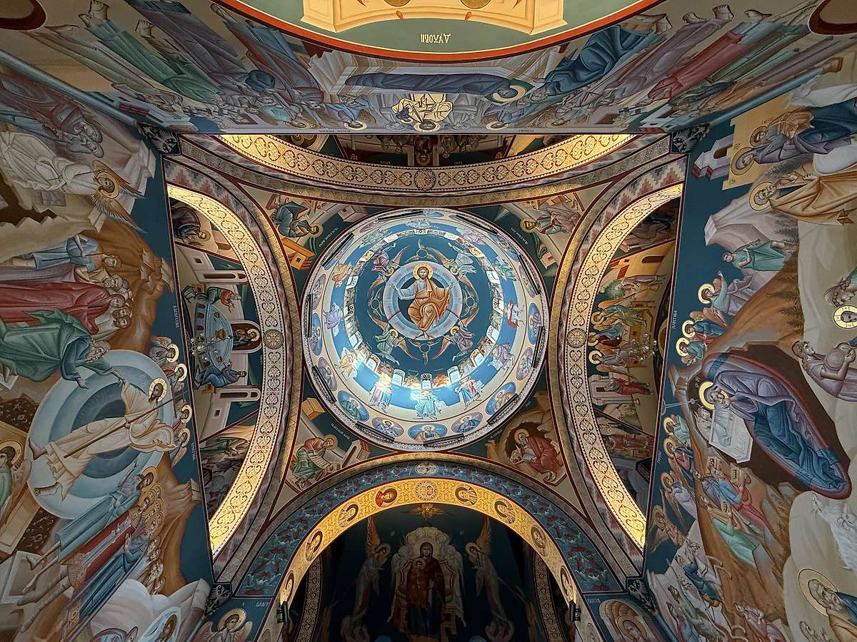 Подкупольное пространство, интерьер и убранство. Церковь иконы Божией Матери "Живоносный источник", Врнячка-Баня (Рашский округ, Сербия)