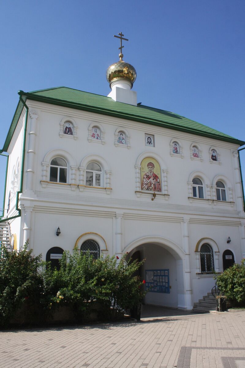 Церковь  Спиридона Тримифунтского, Кавказская (Кавказский район, Краснодарский край). фасады