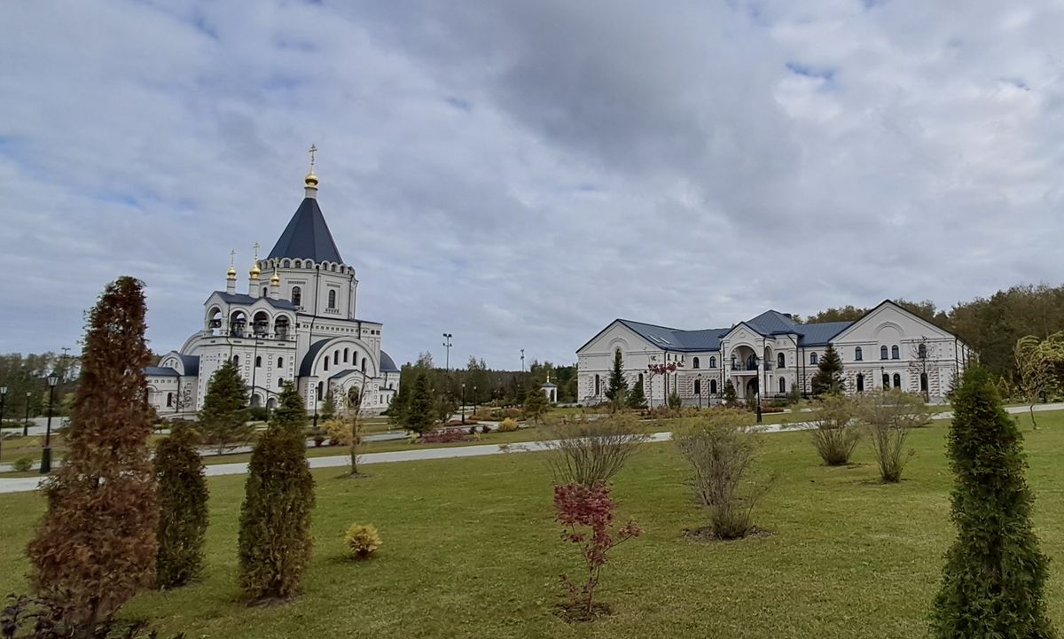 Церковь Михаила Архангела, Акулинино (Домодедовский городской округ, Московская область). общий вид в ландшафте, Вид с юго-запада