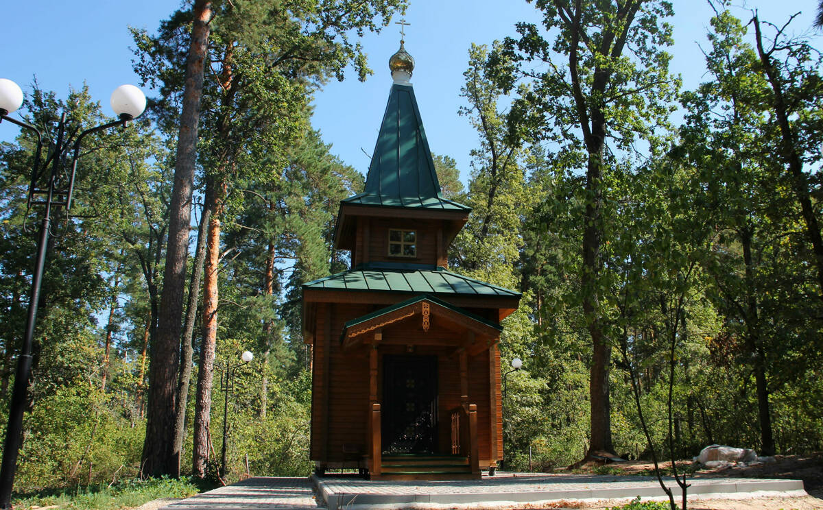 Часовня Троицы Живоначальной, Факел, турбаза (Новоусманский район, Воронежская область). общий вид в ландшафте
