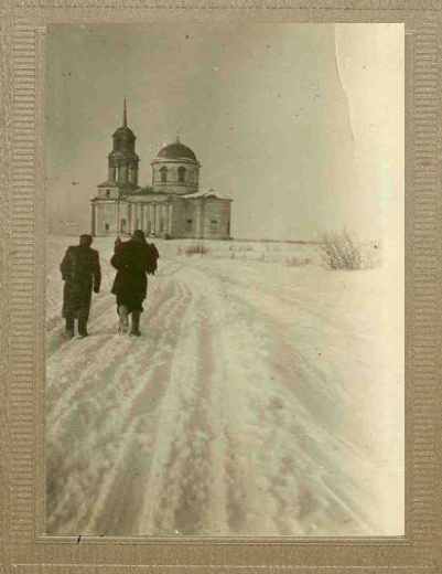 Церковь  Успения Пресвятой Богородицы (старая), Успенка (Тимский район, Курская область). архивная фотография, Фото около 1950-х гг. С сайта Одноклассники
