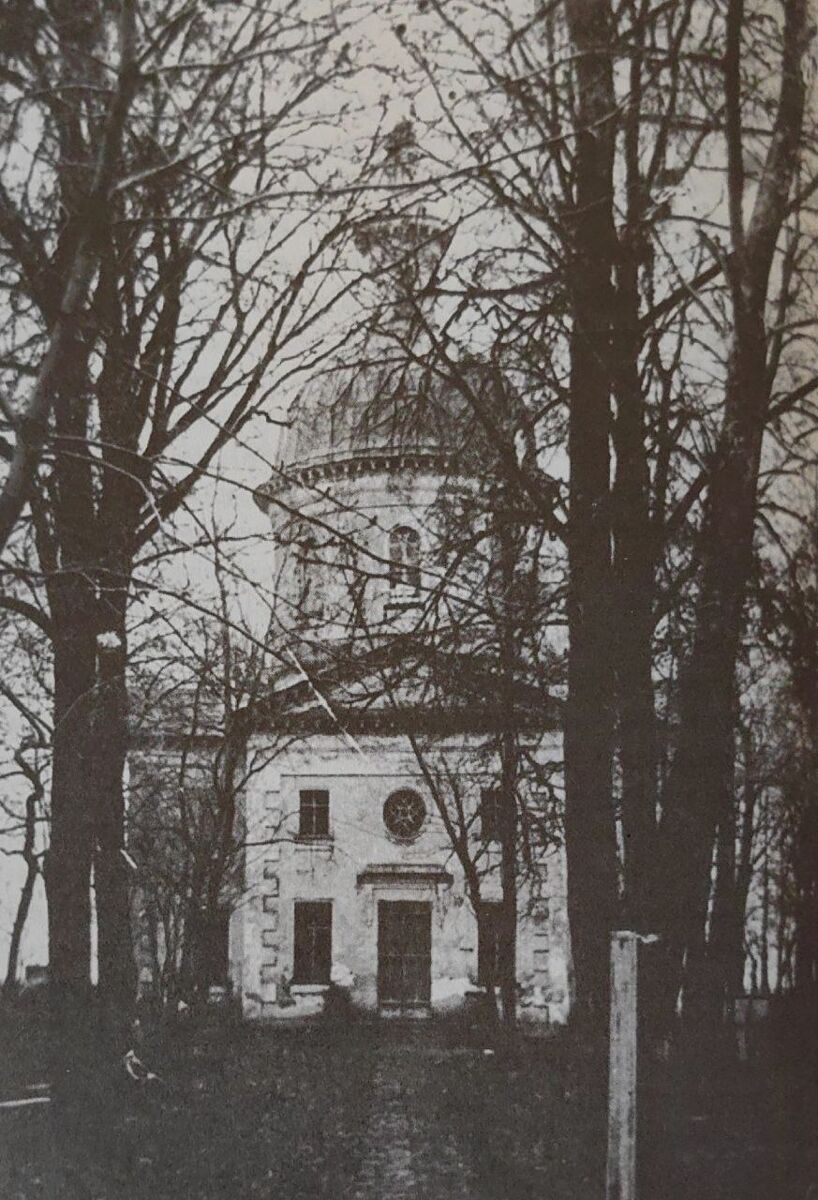 Церковь Всех святых, Епифань (Кимовский район, Тульская область). архивная фотография, Вид с центральной аллеи, ведущей от колокольни Иоанно-Предтеченского храма