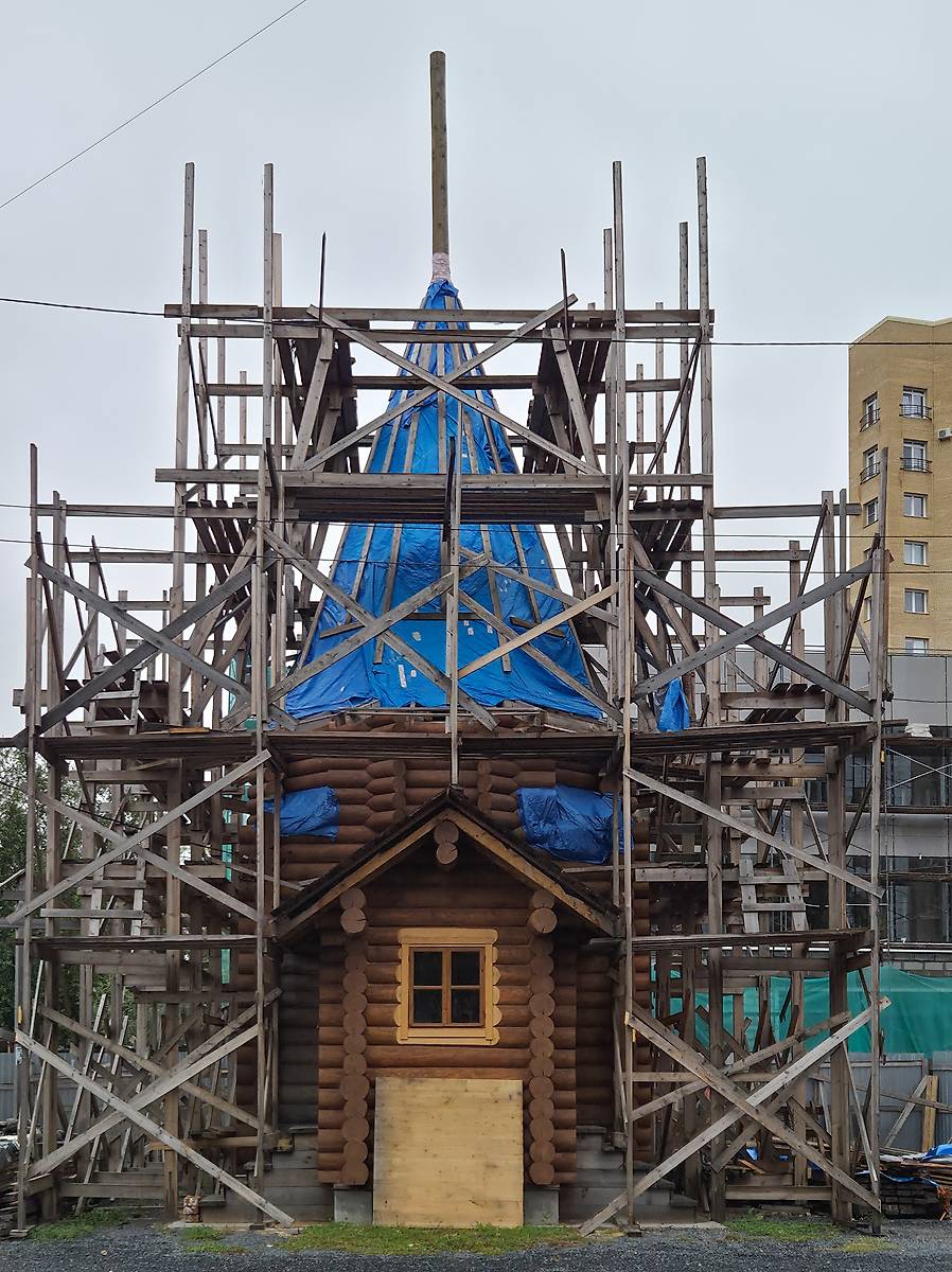 Строительство часовни продолжается, документальные фотографии. Часовня Покрова Пресвятой Богородицы (строящаяся), Архангельск (Архангельск, город, Архангельская область)