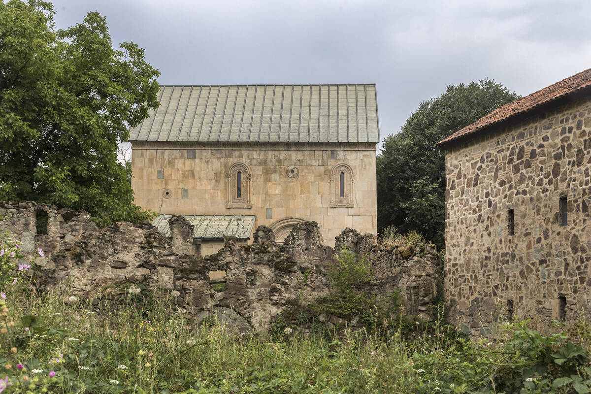 Церковь Троицы Живоначальной, Казрети (Квемо-Картли, Грузия). фасады