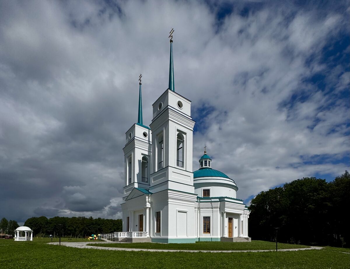 Церковь Троицы Живоначальной (новая), Дугино (Сычёвский район, Смоленская область). фасады, Вид с юго-запада