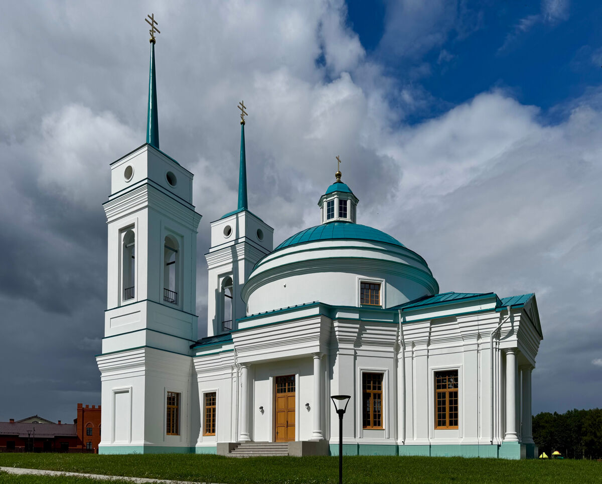 Церковь Троицы Живоначальной (новая), Дугино (Сычёвский район, Смоленская область). фасады, Вид с юго-востока