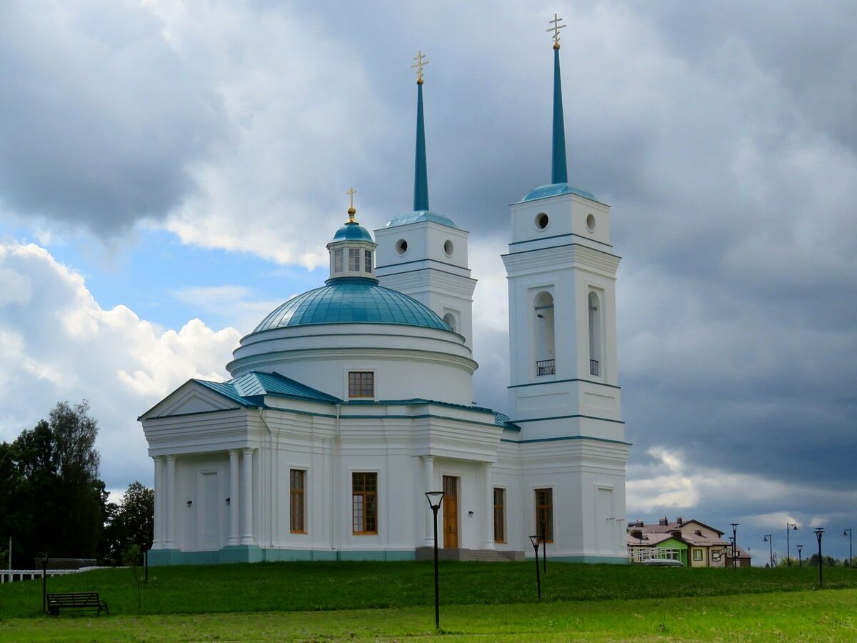 Церковь Троицы Живоначальной (новая), Дугино (Сычёвский район, Смоленская область). фасады, Вид с северо-востока