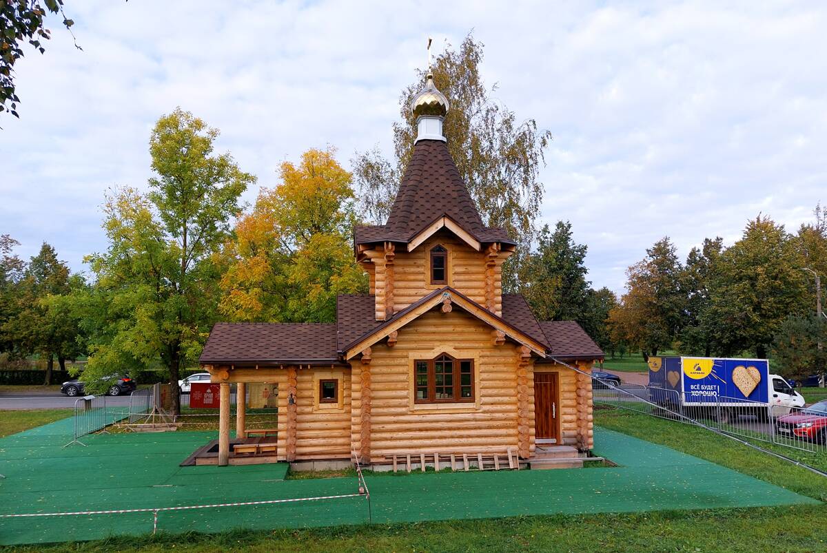 Часовня Георгия Победоносца, Пушкин (Царское Село) (Санкт-Петербург, Пушкинский район, г. Санкт-Петербург). общий вид в ландшафте