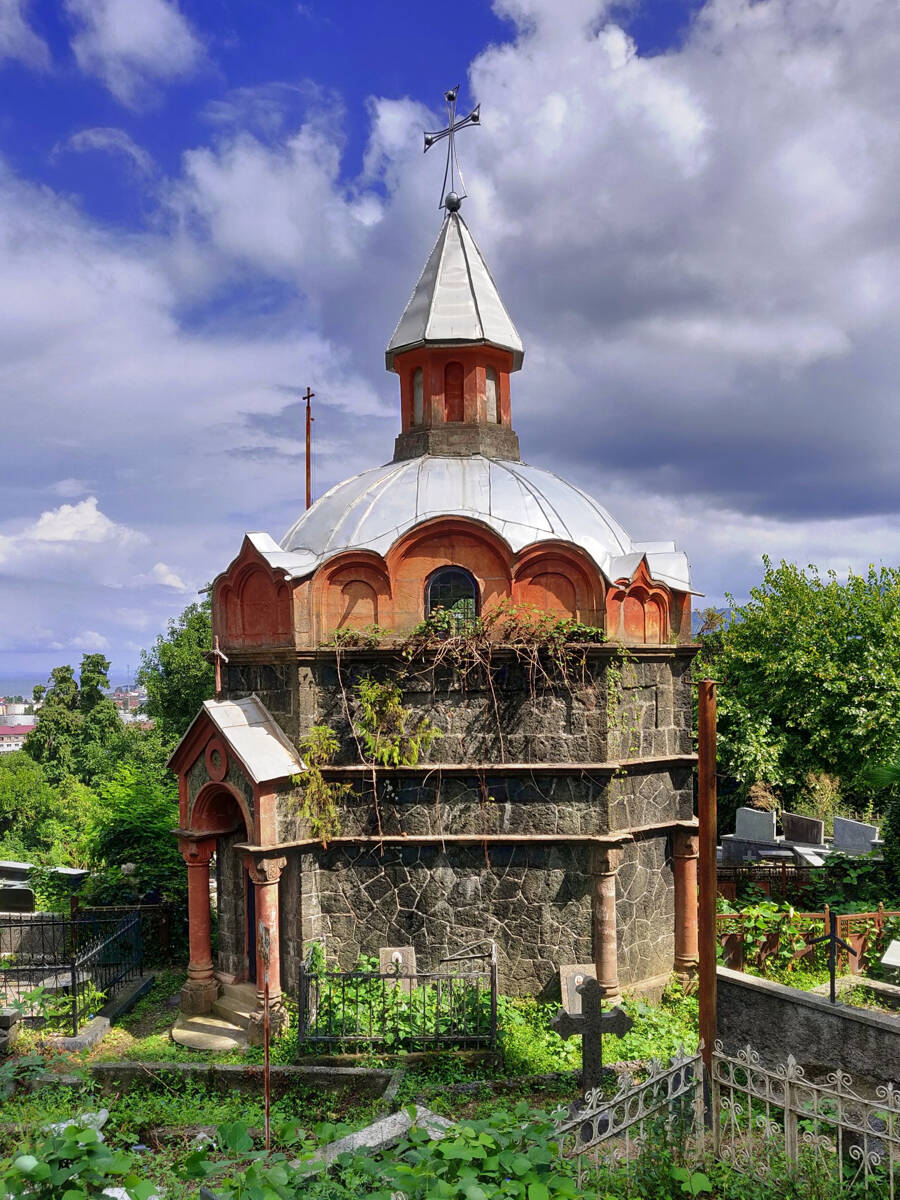 Неизвестная часовня на кладбище Соу Ксо, Батуми (Аджария, Грузия). фасады