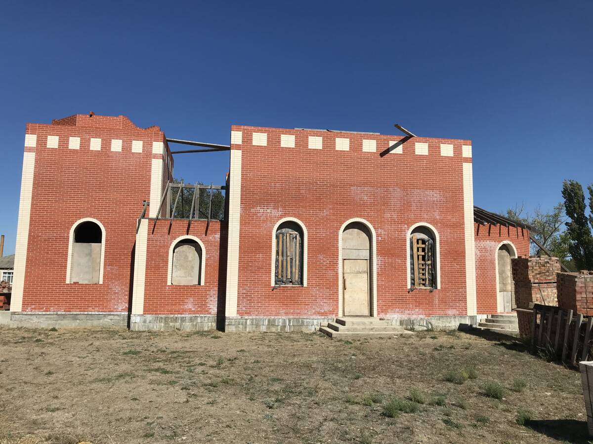 Церковь Харалампия, епископа Магнезийского (строящаяся), Денисов (Мартыновский район, Ростовская область). документальные фотографии