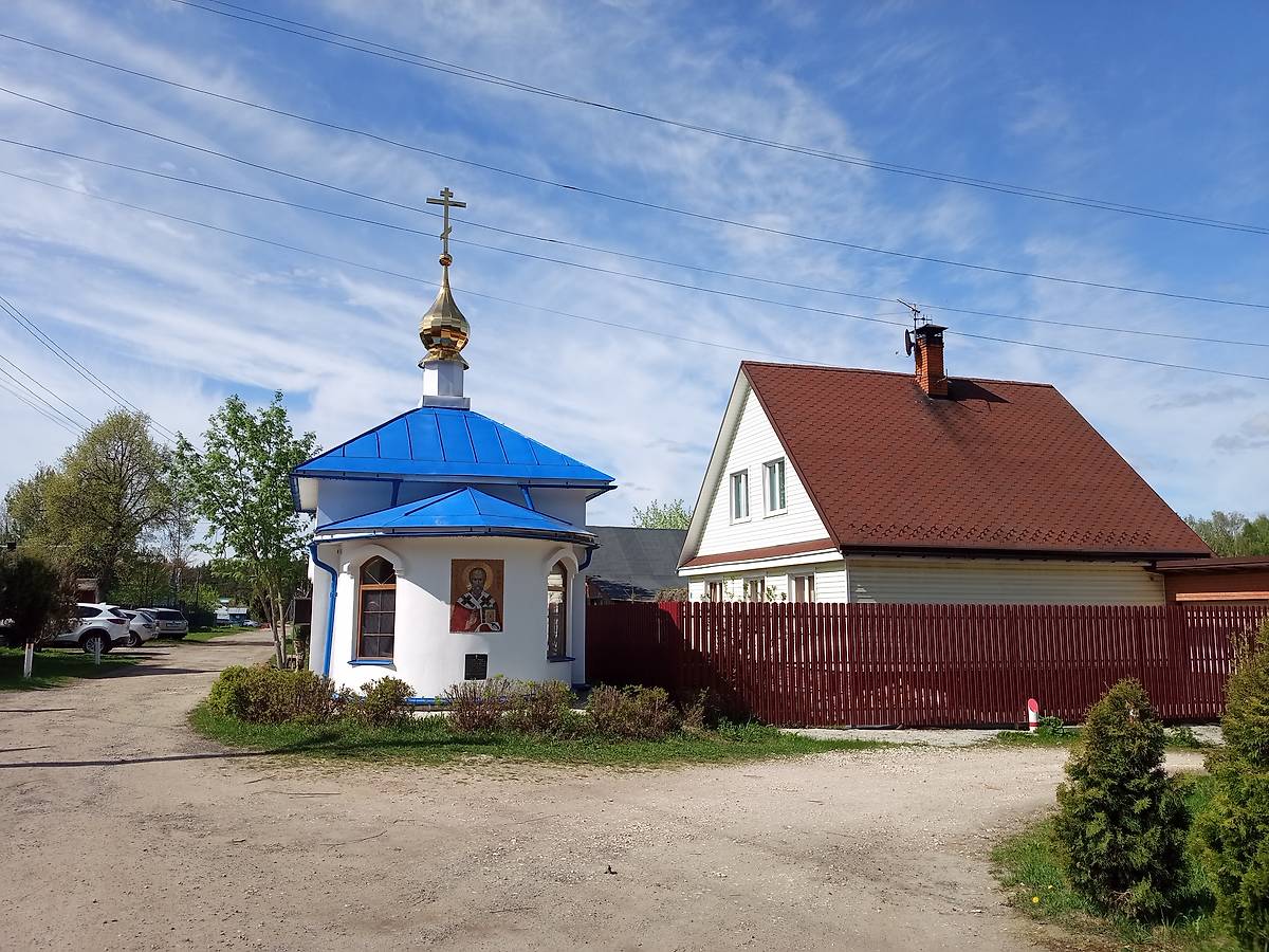 общий вид в ландшафте. Церковь Смоленской иконы Божией Матери, Краснораменье (Камешковский район, Владимирская область)