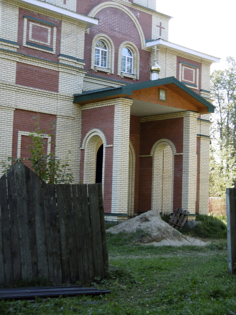 Неизвестная церковь (строящаяся), Виловатово (Горномарийский район, Республика Марий Эл). фасады, Западный фасад  с будущими главными вратами в храм