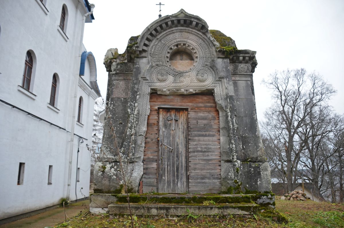 Иоанно-Богословский Череменецкий мужской монастырь. Часовня-усыпальница А.Ф. Половцовой, Череменец (Лужский район, Ленинградская область). фасады