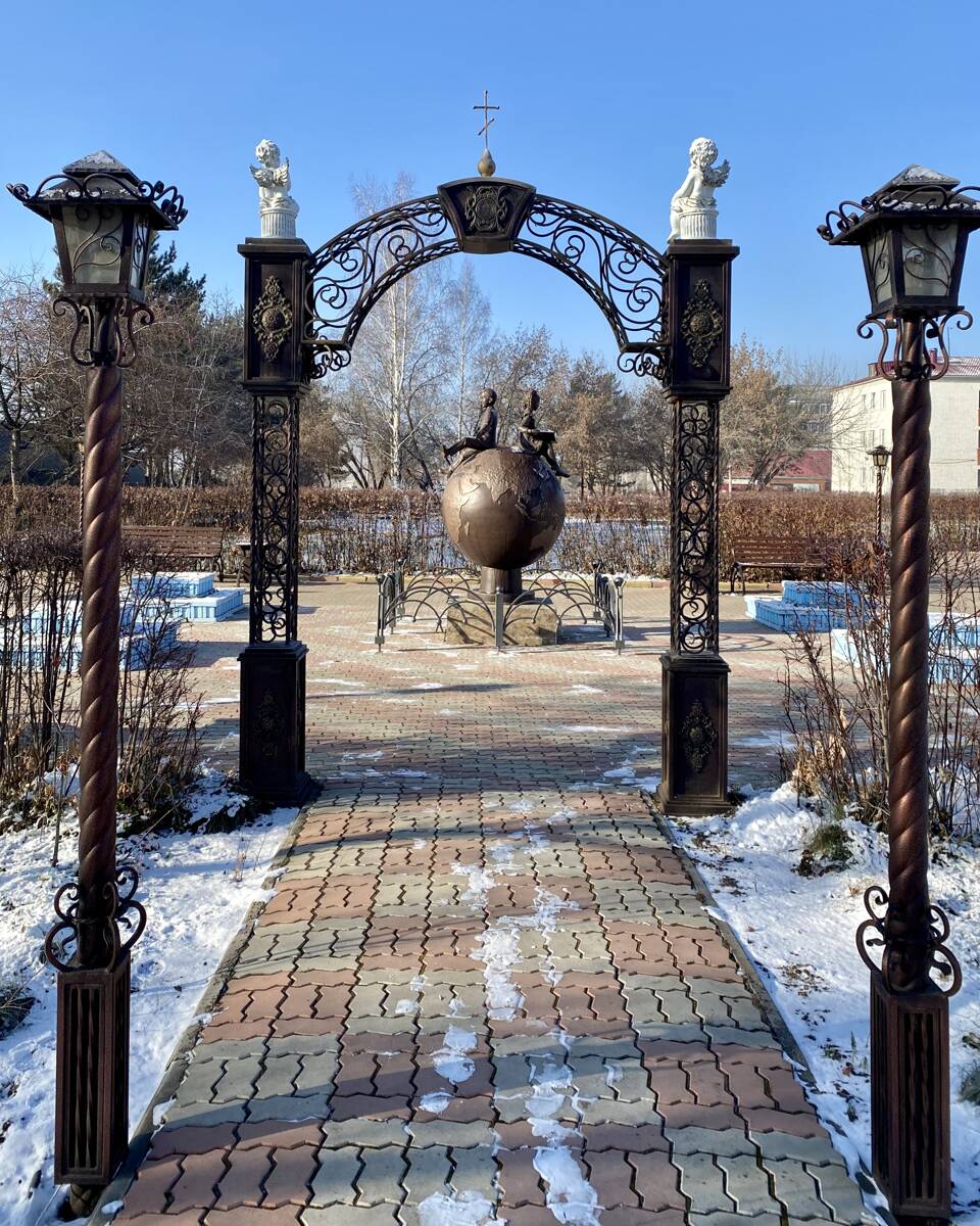 Часовня Татианы Римской при педагогическом колледже, Канск (Канский район и г. Канск, Красноярский край). дополнительная информация, Дорожка к часовне (вид от часовни)