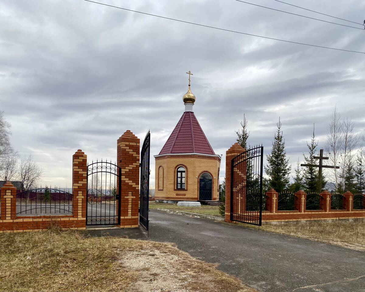 Часовня Алексия, человека Божия, Агинское (Саянский район, Красноярский край). дополнительная информация, Въезд на кладбище, вид с ул Колхозная