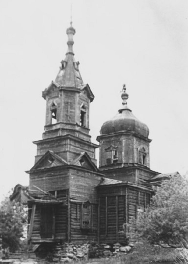 Церковь Михаила Архангела, Новосамарка, урочище (Сорочинский район, Оренбургская область). архивная фотография, Храм Михаила Архангела на своём историческом месте незадолго до перевоза в Покровку.