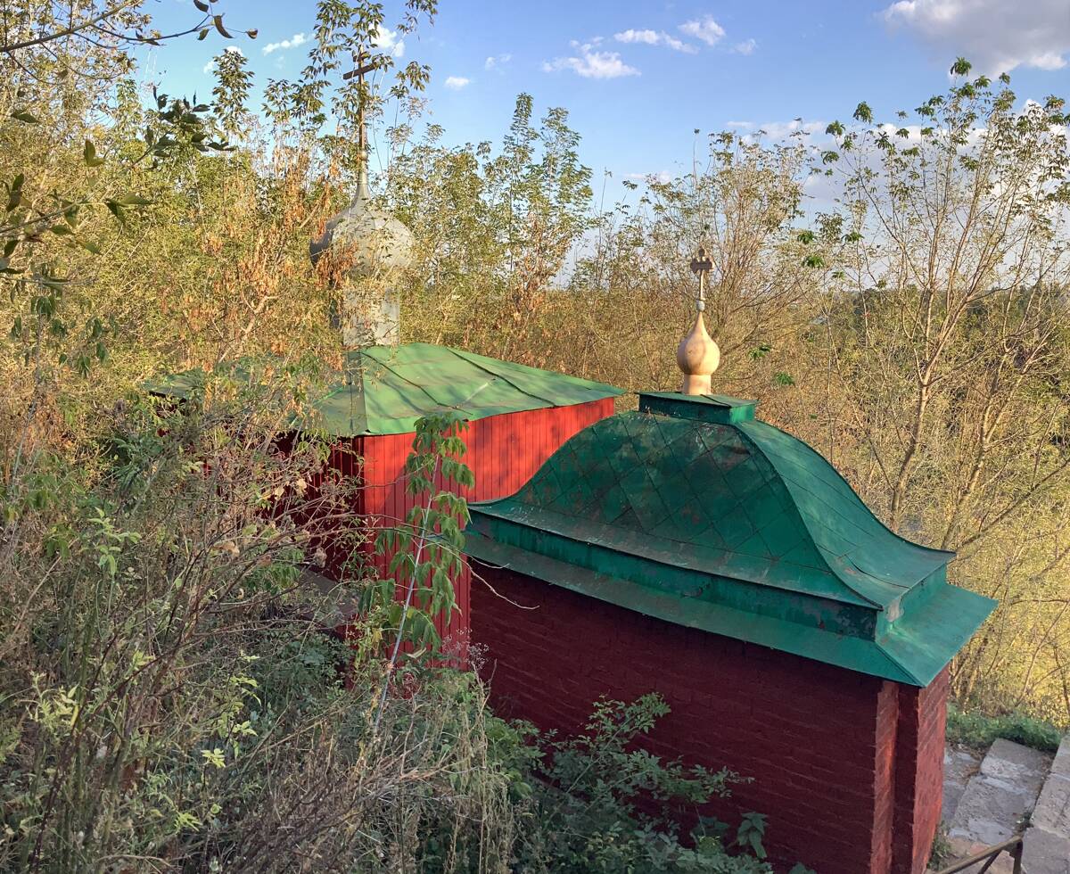 Часовня Александра Невского (надкладезная, новая) (?), Ливны (Ливенский район и г. Ливны, Орловская область). общий вид в ландшафте