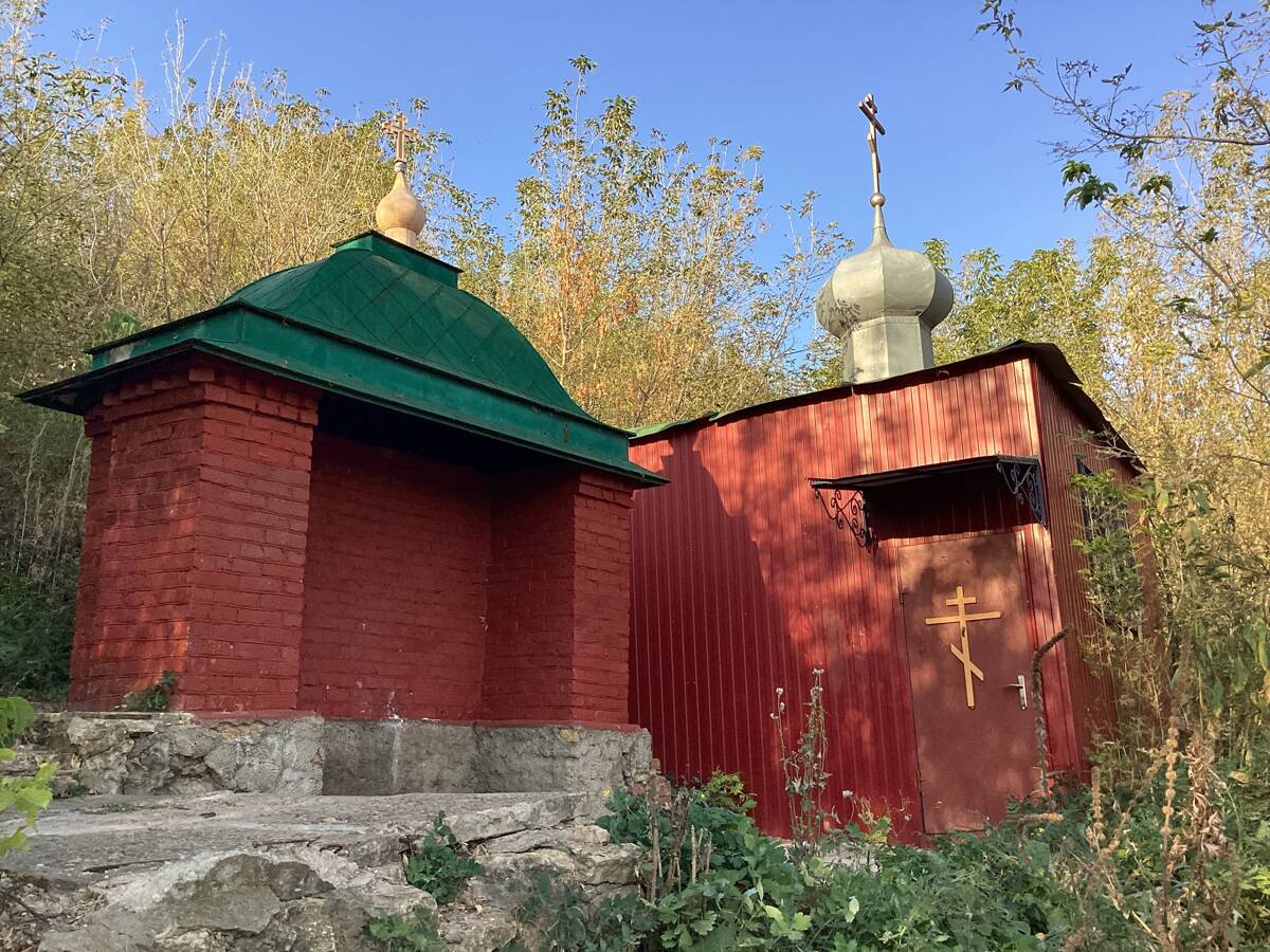 Часовня Александра Невского (надкладезная, новая) (?), Ливны (Ливенский район и г. Ливны, Орловская область). общий вид в ландшафте