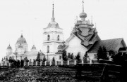 Церковь Богоявления Господня, Церковь Богоявления Господня (каменная,
слева) и Церковь Николая Чудотворца (деревянная, справа). Фото с сайта https://pastvu.com/p/190195<br>, Ошта (Оштинский погост), Вытегорский район, Вологодская область