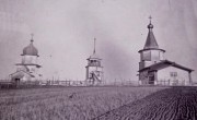 Храмовый комплекс Березниковского погоста, Фото 1920-х годов. Слева - Златоустовская, справа - Благовещенская церкви. Госкаталог музейного фонда. Государственный научно-исследовательский музей архитектуры имени А.В. Щусева.<br>, Березник, Виноградовский район, Архангельская область