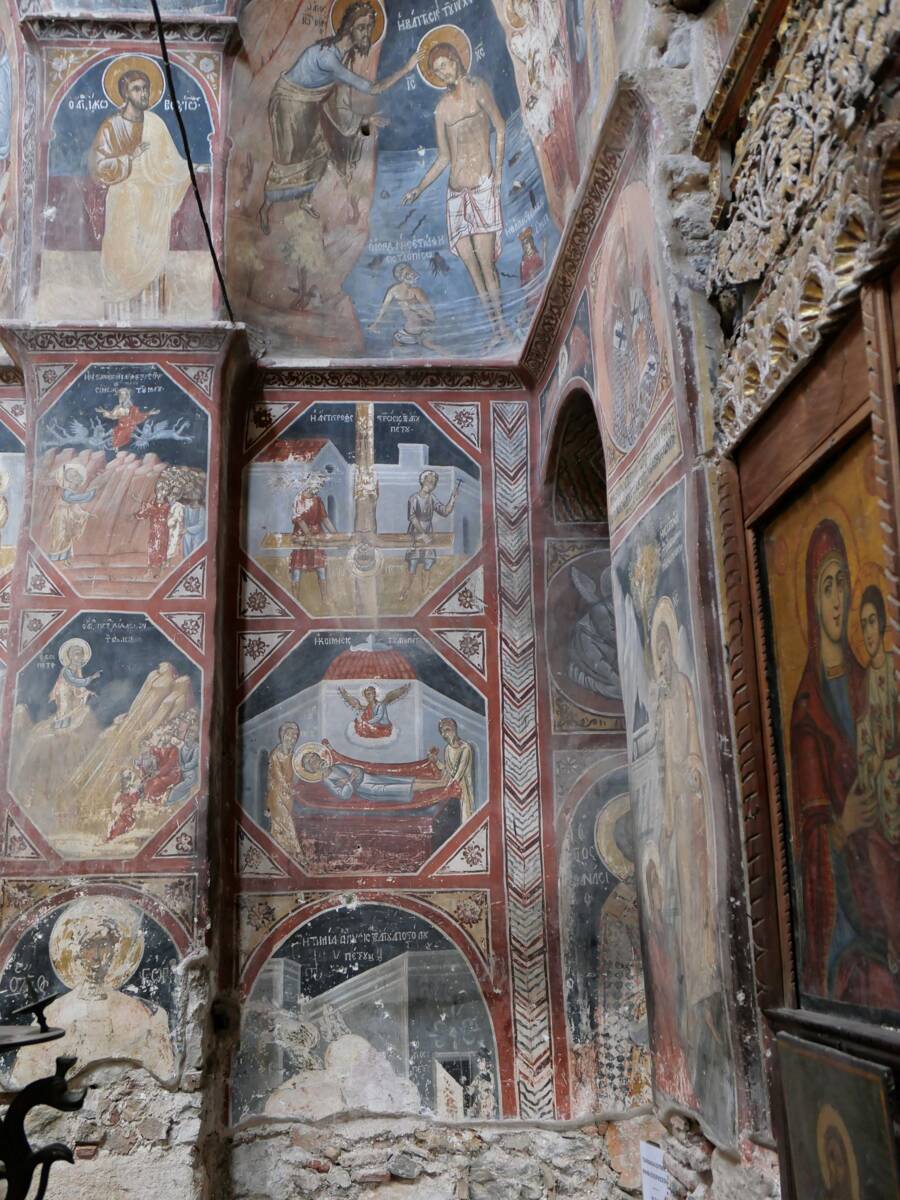 Церковь Святых Апостолов, Пирьи (Северные Эгейские острова, Греция). интерьер и убранство