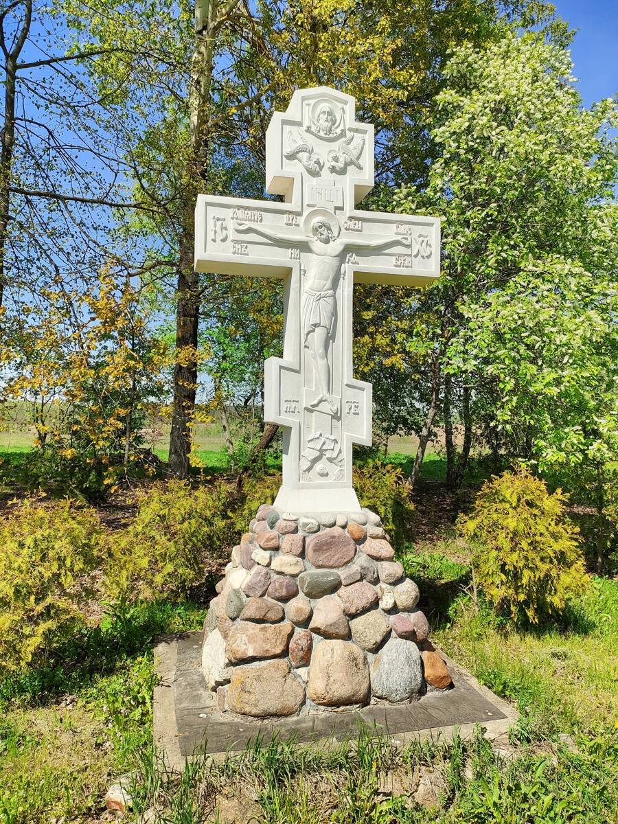 Иоанно-Предтеченское подворье Новоспасского монастыря, Сумароково (Рузский городской округ, Московская область). дополнительная информация, поклонный крест на территории подворья