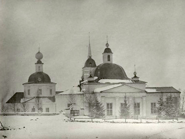 Храмовый комплекс Воскресенского погоста. Церкви Воскресения Христова и Флора и Лавра, Воскресенье (Буйский район, Костромская область). архивная фотография, Фото С.А.Орлова нач. XX в. ГИМ 47211/10. http://old-churches.ru/bu_005.htm 