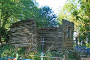 Церковь Анастасии Римляныни (старая), Рядом с новой церковью находятся развалины старой кладбищенской церкви.<br>, Маршевицы, Островский район, Псковская область