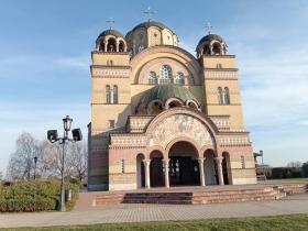 Апатин. Церковь Святых Апостолов