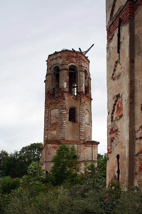 Колокольня храмового комплекса, Буреги (Старорусский район, Новгородская область). архитектурные детали, Вид на южный фасад колокольни от собора