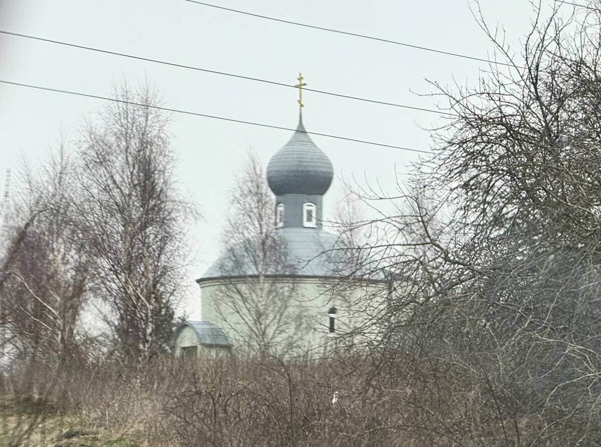 Неизвестная часовня на Новом кладбище, Янтарный (Янтарный городской округ, Калининградская область). фасады, Вид с дороги