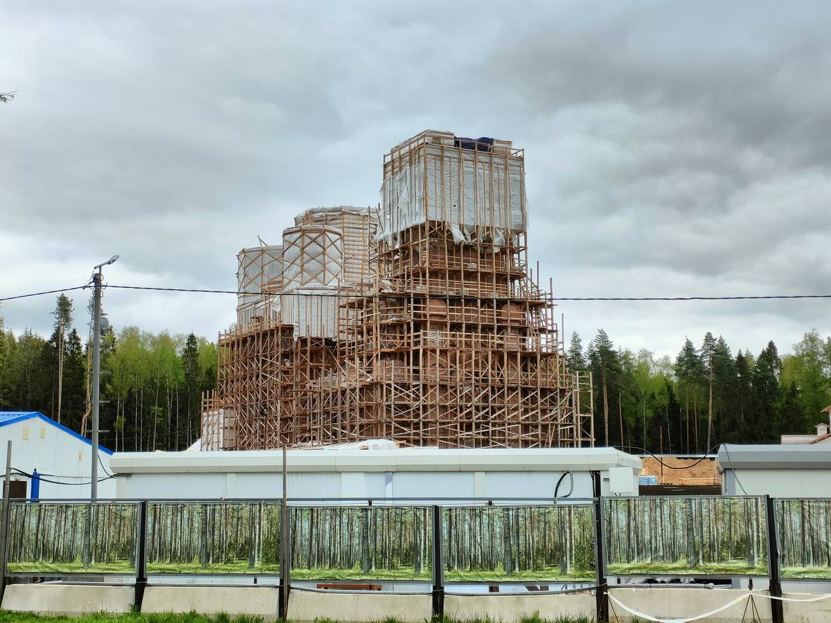 Церковь Покрова Пресвятой Богородицы, Туристический Пансионат «Клязьминское водохранилище» (Мытищинский городской округ и гг. Долгопрудный, Лобня, Московская область). документальные фотографии, строительство храма