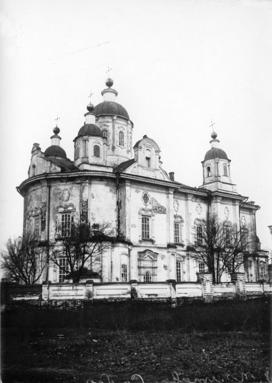 Собор Успения Пресвятой Богородицы (старый), Полтава (Полтавский район, Украина, Полтавская область). архивная фотография, Внешний вид с северо-востока. Фотография С.А. Таранушенко, 1932 г. Альбом «Полтавщина в особом архиве Стефана Таранушенко». Адрес хранения: Институт рукописи Национальной библиотеки Украины имени В.И. Вернадского (фонд 278)
