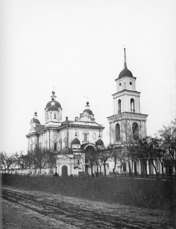 Собор Успения Пресвятой Богородицы (старый), Полтава (Полтавский район, Украина, Полтавская область). архивная фотография, Внешний вид с северо-запада. Фотография С.А. Таранушенко, 1932 г. Альбом «Полтавщина в особом архиве Стефана Таранушенко». Адрес хранения: Институт рукописи Национальной библиотеки Украины имени В.И. Вернадского (фонд 278)
