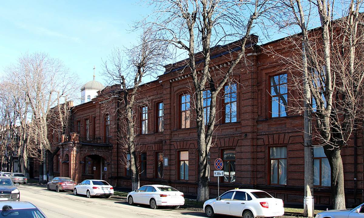 Сто двадцать лет спустя, общий вид в ландшафте. Домовая церковь Рождества Пресвятой Богородицы при Ольгинской женской гимназии, Владикавказ (Владикавказ, город, Республика Северная Осетия-Алания)