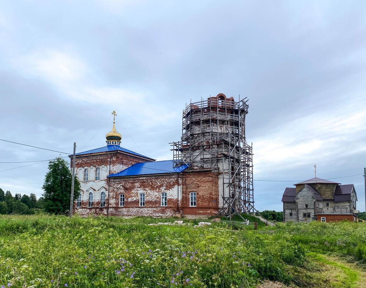 Храмовый комплекс. Церкви Николая Чудотворца и Успения Пресвятой Богородицы, Верховье (Приморский район, Архангельская область). фасады