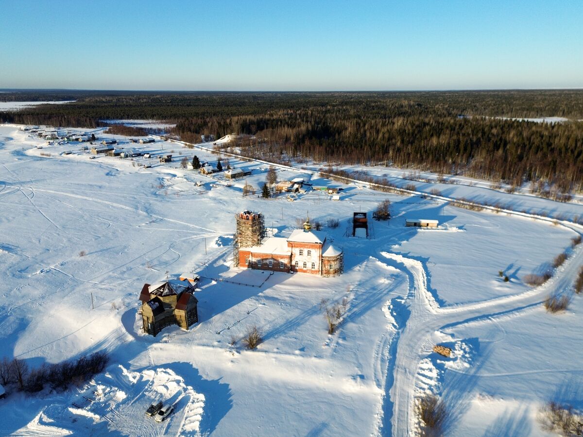 Храмовый комплекс. Церкви Николая Чудотворца и Успения Пресвятой Богородицы, Верховье (Приморский район, Архангельская область). общий вид в ландшафте