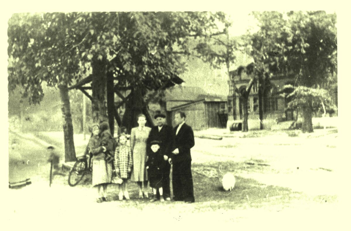 Церковь Успения Пресвятой Богородицы, Сормовский район (Нижний Новгород, город, Нижегородская область). архивная фотография, После перестройки в жилой дом. Съёмка конца 50-х