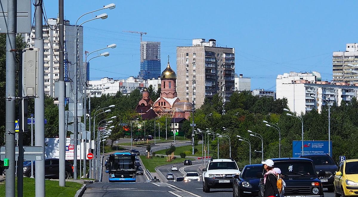 общий вид в ландшафте. Церковь Василия, протоиерея Московского в Конькове (строящаяся), Коньково (Юго-Западный административный округ (ЮЗАО), г. Москва)