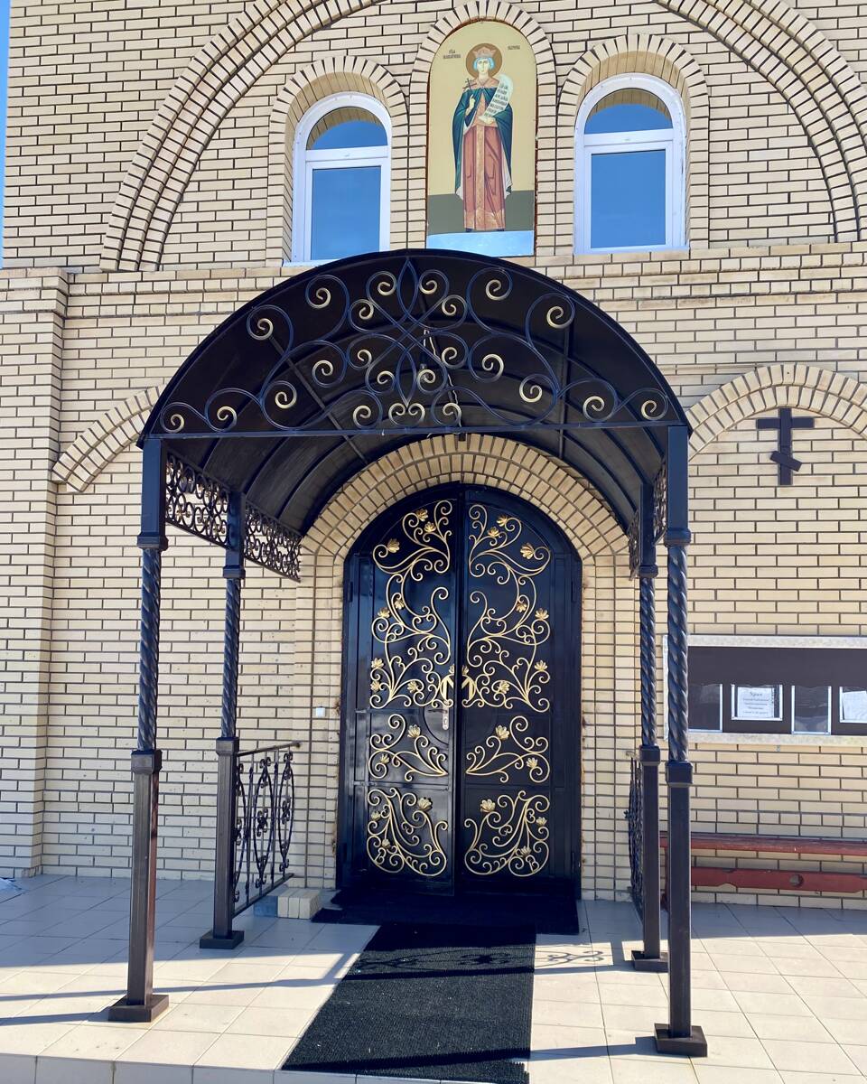 Церковь Екатерины великомученицы, Крутоложное (Первомайский район, Томская область). дополнительная информация, Паперть